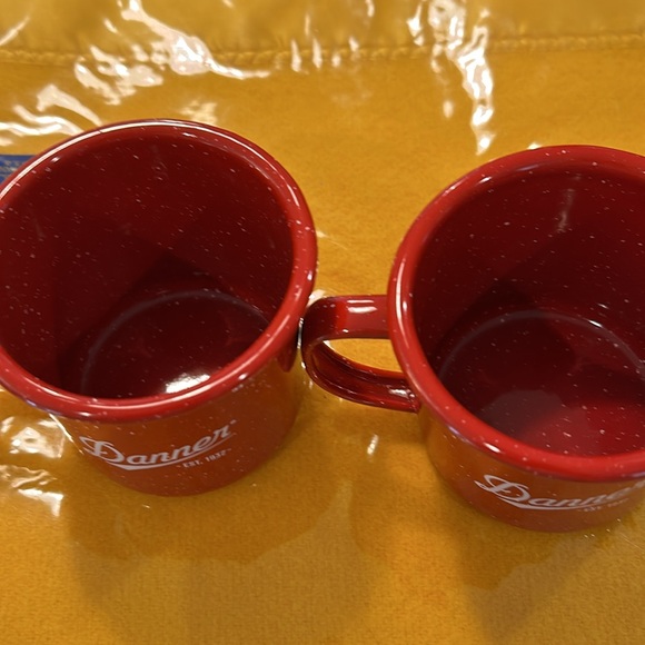 2 Danner Boot Promo cups - Picture 2 of 4